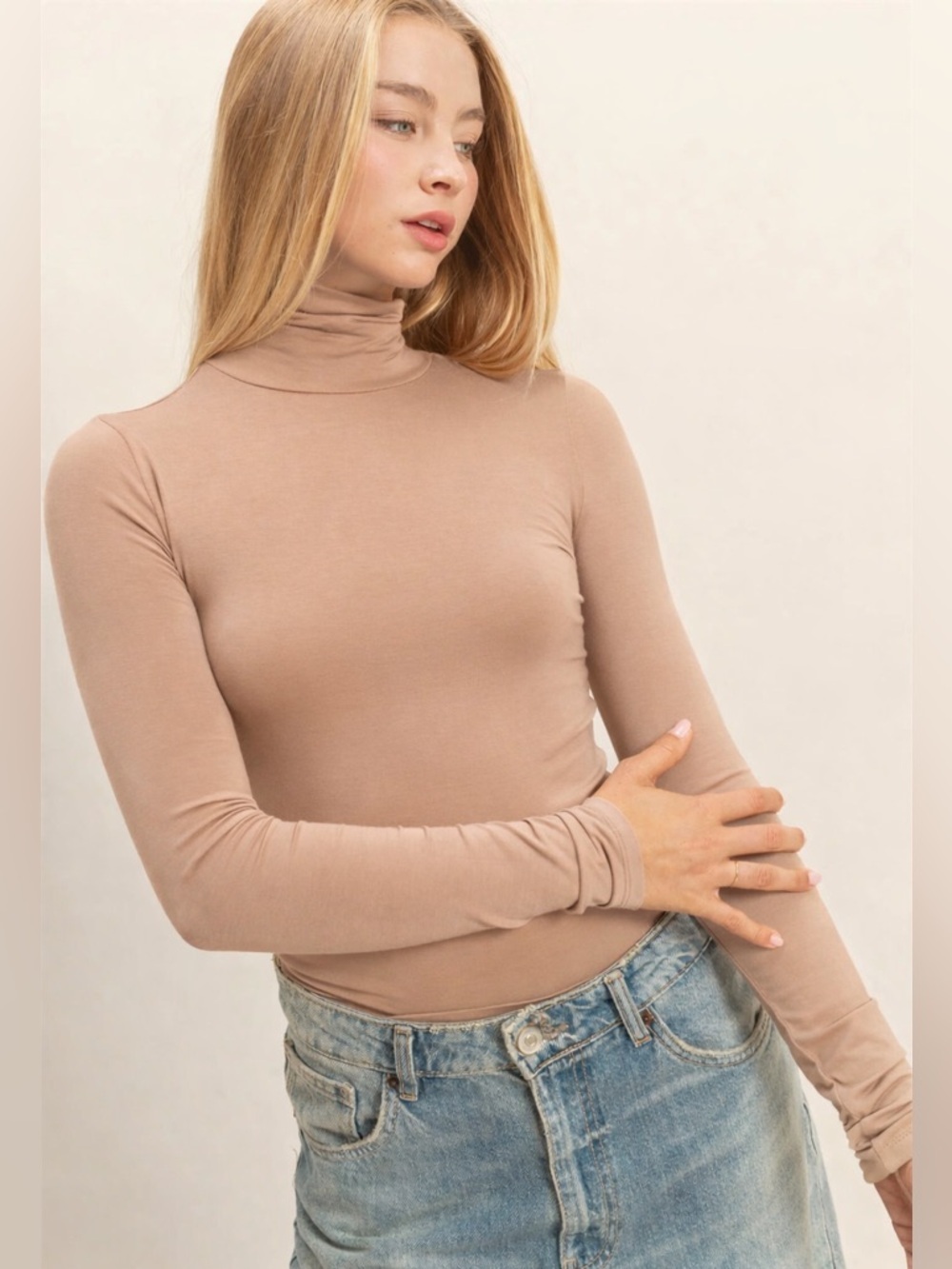 NEW HYFVE Taupe Stretch Rayon Turtleneck Long Sleeve Fitted Top Size Small